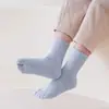 Calcetines de algodón para mujer con dedos, estilo fino de primavera/otoño, sin costuras en el pulgar y con división para dos dedos, calcetines para zuecos de madera con dedos divididos