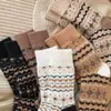 Calcetines gruesos nuevos y cálidos de otoño e invierno para hombres y mujeres, de longitud media, rizo engrosado, estilo bosque vintage, adecuados para estudiantes y parejas, estilo JK