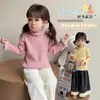 Suéter Feminino Estilo Coreano Cor Sólida com Acabamento de Babados Outono/Inverno 2026 Nova Chegada Moda Infantil Malha Grossa para Menina
