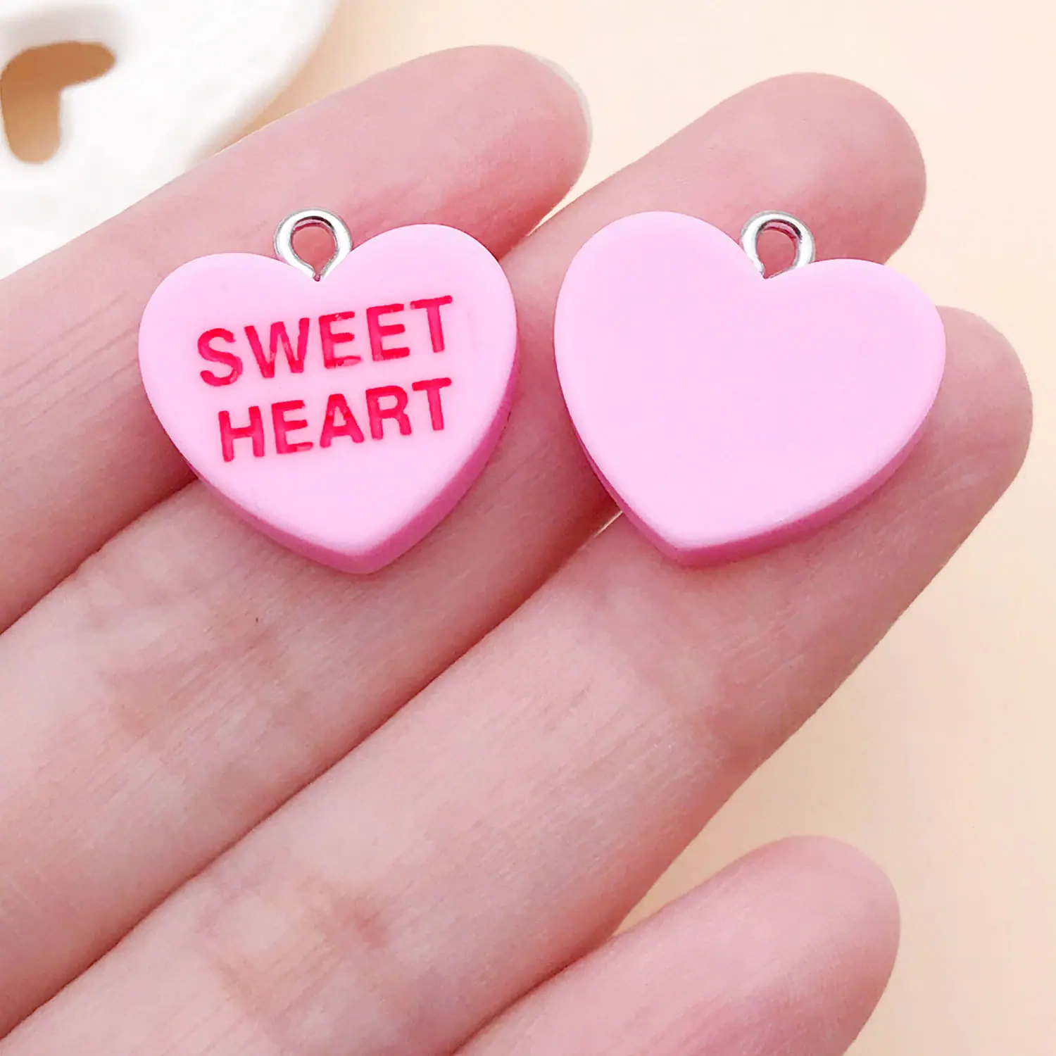 24509-JME-玫红色树脂心形字母桃爱心形sweethe