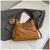 Mochila Feminina Suede Retrô Outono e Inverno 2025 Nova Uma Bolsa Três Usos Ombro Bolsa Tote de Viagem Multiuso