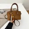 Bolsa de Ombro Tote Versátil para Axila Manual Fosca Design Retrô de Nicho para Mulheres Nova Moda Outono 2025