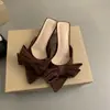 Pantuflas de Mujer Femeninas 2026 Verano Nuevo Estilo para Uso en Exteriores Lazo Estilo Coreano Elegante Suave Hada Noche Estilo de Noche Combina con Faldas Sandalias