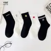 Calcetines para niñas Yishuangshuang, nuevos calcetines de otoño e invierno con forma de corazón de dibujos animados hasta la mitad de la pantorrilla, algodón peinado, calcetines estilo Miu con letras y caras sonrientes para estudiantes