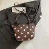 Bolsa de ombro super popular para outono e inverno, bolsa transversal moderna, novo design de bolinhas para o dia a dia, bolsa tipo balde de mão