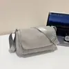 Bolsa de Ombro Simples de Veludo Feminina Bolsa 2025 Nova Tendência Moda Grande Capacidade Casual Bolsa de Ombro Transversal de Veludo