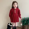 Vestido Rojo de Peluche con Lazo para Niña Estilo Coreano Otoño/Invierno 2026 Nueva Moda Infantil Vestido de Punto para Niña Pequeña