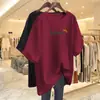 Nova Camiseta Feminina Plus Size de Comprimento Médio que Cobre a Barriga e Emagrece, com Estampa de Letras Casual, Estilosa e Rejuvenescedora, Top de Manga Curta