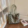 Bolsa de mano estilo casual Shuai Mi Jia para mujer 2026 nueva moda simple lunares gran capacidad para ir al trabajo bandolera