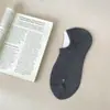 Nuevos Calcetines Invisibles de Color Sólido para Hombre de Primavera y Verano Calcetines Cortos de Malla Transpirable Simples Casuales Delgados de Boca Baja Calcetines Cortos