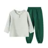 Conjunto de verão para bebês: algodão plissado, respirável, camiseta de manga comprida color-blocking e calça jogger conjunto de duas peças para meninos e meninas, fresco e à prova de mosquitos