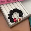Scrunchie Negro Estilo Año del Caballo para Mujer con Perlas Rojas y Adorno Dorado de Cabeza de Caballo, Estilo Chino para el Año Nuevo