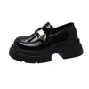 Mocassins Femininos Slip-on 2026 Novo Estilo Coreano Temperamento Fashionável Sapatos Casuais Simples Fivela de Metal Elegantes Sapatos Pequenos de Couro Tendência