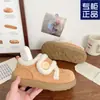 Tenis de Velcro con Forro de Felpa Blanco Leche para Mujer, Zapatos de Algodón Nuevos de Invierno Feos-Bonitos, Botas de Nieve Chic de Nicho, Zapatos Deportivos Blancos
