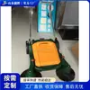 Equipo de barrido de basura corrosiva Máquina de limpieza de pisos de empuje manual Barredora plegable para lugares de eventos