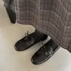 Estilo Britânico Old Money Mocassins de Cadarço em Couro Lavado Primavera 2026 Salto Baixo Robusto Bico Redondo Couro Genuíno Boca Profunda Sapatos Individuais para Mulheres