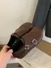 Mocasines Retro de Terciopelo Tallado Estilo Británico para Mujer 2025 Nuevos Otoño e Invierno Zapatos Pequeños de Cuero Tallado Gamuza Brogue