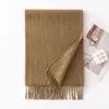 Bufanda de Lana de Color Sólido con Ambiente Invernal, Lujo Ligero, Chal de Borlas de Gama Alta, Bufanda Cálida de Moda para Viajar al Trabajo al por Mayor