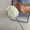 Hotel de flores artificiales blancas para bodas, auditorio, material floral para bodas, arreglos florales falsos para bodas, arte floral para techos de bodas, hojas decorativas para caminos.