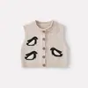 Camiseta base simple para bebé, chaleco de punto de dibujos animados, conjunto de tres piezas de otoño nuevo para bebé: pantalones de pierna ancha sueltos a cuadros