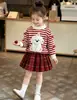 Conjunto de suéter para niña tejido a rayas traje de dibujos animados vestido estilo coreano suéter elegante vestido de princesa niña pequeña falda de cuadros ropa de Año Nuevo