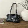 Versão Coreana 2025 Inverno Nova Moda de Nicho Bolsa de Axila para Mulheres, Grande Capacidade para Deslocamento Diário Bolsa de Ombro Simples