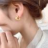 Chapado en oro tonto, curvado, forma de amor, temperamento de moda, todo a juego, pequeño, fresco, estilo francés ligero de lujo, aguja de plata S925 para mujer