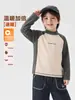 Parte superior base de invierno para niños, estilo europeo, bloques de color, cálida, nueva ropa infantil 2026, ropa de invierno para niños y bebés, moderna