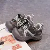 Tênis esportivos infantis, nova coleção outono 2026, tênis de corrida estilosos e antiderrapantes para meninas, sapatos casuais para caminhada ao ar livre, estilo da moda