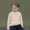 Suéter de lana suave y mullido con cuello redondo pequeño para niños y niñas, que ofrece movimiento sin restricciones, adecuado como capa interior para la ropa de los niños en otoño e invierno.
