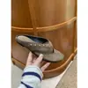 Primer Encuentro con la Temporada: Chanclas Retro con Tachuelas para Mujer, Sandalias Planas de Tira para Uso en Exteriores, Sandalias Casuales de Playa Estilo Vacacional