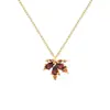 Collar de hoja de arce de circonita roja con el mismo temperamento, diseño de moda, cadena para suéter, viento frío de otoño e invierno, cadena para la clavícula