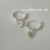 Pendientes de Flor de Margarita de Plata de Ley S925 Coreanos Ouni para Mujer, Brazaletes de Oreja de Flor de Resina, Estilo Ins, Pendientes Versátiles Dulces y Lindos