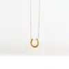 Colar com Pingente em U de Luxo Leve de Alta Qualidade Europeu e Americano em Aço Titânio para Mulheres, Corrente para Clavícula Simples e Elegante da Moda de Nicho