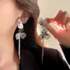 Pendientes de Flor con Borla Dorada Pendientes Exagerados Redondos Europeos y Americanos Distintivos Pendientes de Nicho Elegantes de Lujo Ligero Pendientes de Novia