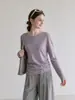 Top de T-shirt macio e fino para mulheres, soltinho de manga longa, para o início do outono, gola redonda, modelagem que afina, adequado como camada base