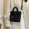 Bolsa de Ombro Única Feminina Versátil para o Dia a Dia, Nova, Simples, Outono 2026, com Pingente, Bolsa Transversal Fashion em Formato de Coração