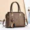 2026 Nova Moda Estilo Coreano Bolsa de Mão Bordada Tendência Elegante Bolsa de Ombro Único Transversal Versátil Bolsa Tote de Grande Capacidade