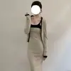 Vestido de Alça Fina Color Block Transfronteiriço para Primavera e Outono com Cardigã para Mulheres, Elegante e Ajustado ao Corpo Conjunto Longo de Duas Peças