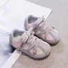 Coleção Outono 2026: Sapatos Estilosos para Exterior para Crianças Pequenas, Novo Design de Cabedal em Couro, Sapatos Tendência para Exterior para Meninas