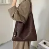 2026 Nuevo Bolso de Mano Tejido Retro de Moda Francesa de Nicho con un Aspecto de Alta Gama y Gran Capacidad, Bolso de Hombro y Cruzado