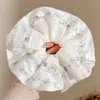Diadema de lazo de encaje de moda, banda para el cabello extragrande estilo coreano, delicado patrón floral, perfecta para crear un peinado de moño