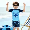 Nuevo traje de baño popular para niños, conjunto de traje de baño de manga corta para niños, traje de baño casual de comercio exterior para playa en Amazon