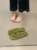 2026 Novo Estilo de Verão Estilo Coreano Simples Chinelos Vermelhos de Bico Quadrado para Mulheres Usarem Fora, Chinelos de Solado Plano