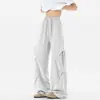 Calça de trabalho de seda gelada cinza claro de perna larga para homens, calça casual fina de verão com pregas e caimento drapeado, corte solto, levemente alargada, comprimento total