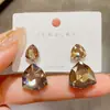 Pendientes Triangulares de Cristal Estilo Hong Kong Vintage para Mujer Pendientes de Pin Plateado Atmosféricos de Alta Gama Lujo Ligero Pendientes Todoterreno para Celebridades Cibernéticas