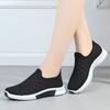 Una generación de nuevos zapatos de tela de Beijing de verano, planos y huecos, para mujer, zapatos de red, zapatos casuales deportivos, zapatos planos cómodos.