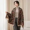 Xale grande de jacquard floral pequeno retrô na cor Morandi, feito de falso cashmere, perfeito para fotografia de viagem em Xinjiang e na região noroeste, e para te manter aquecido.