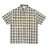 Camisa Retro Americana Vintage con Estampado de Letras y Cuadros de Manga Corta para Hombres y Mujeres, Holgada Casual de Marca Moderna Fresca