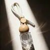 Frasco Vazio de Perfume para Carro Estilo Japonês Minimalista Pingente de Madeira Garrafa de Vidro Transparente Óleo Essencial Decoração de Retrovisor de Carro Atacado